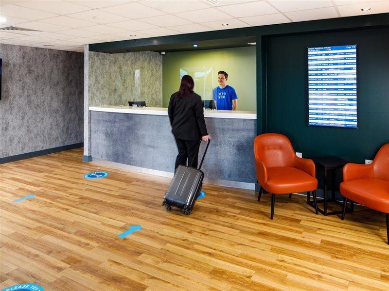 Ibis Budget London Heathrow T5 Slough Exterior photo