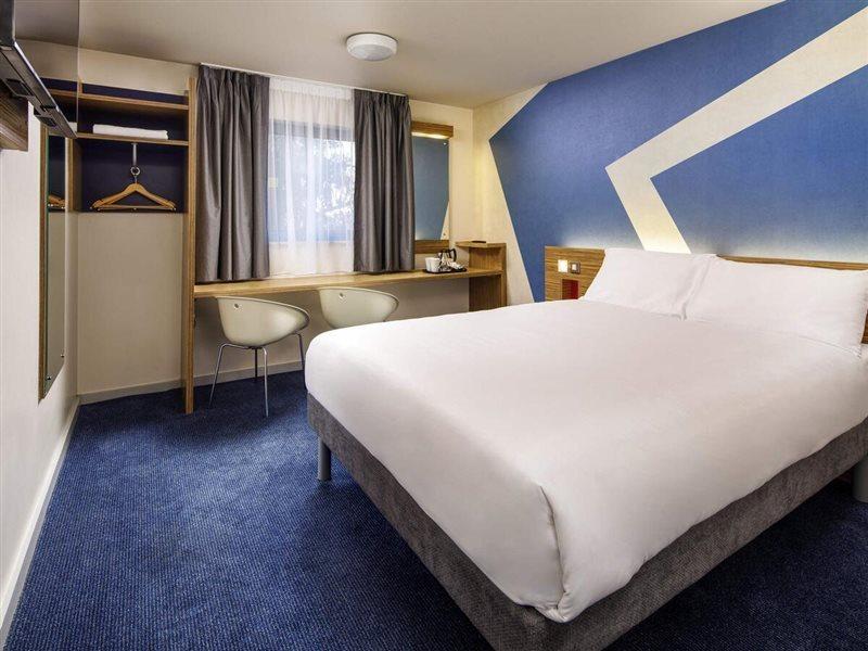 Ibis Budget London Heathrow T5 Slough Exterior photo