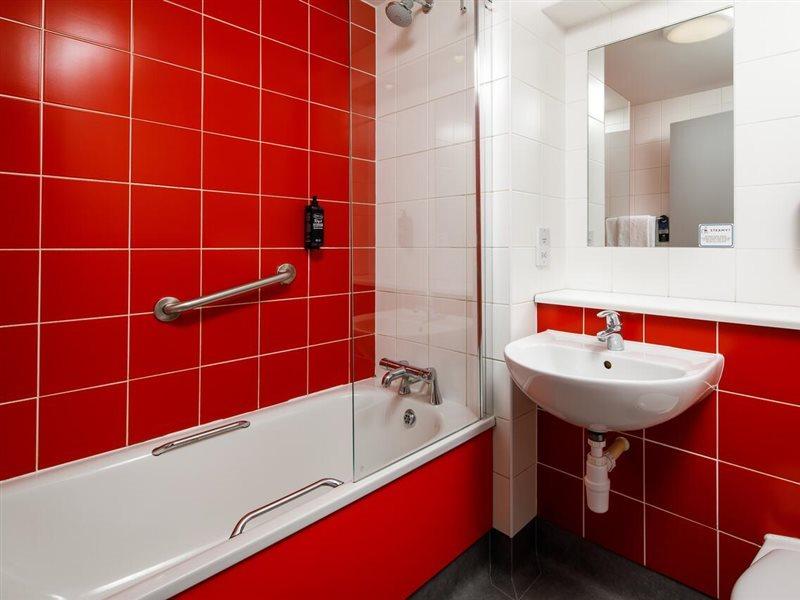 Ibis Budget London Heathrow T5 Slough Exterior photo