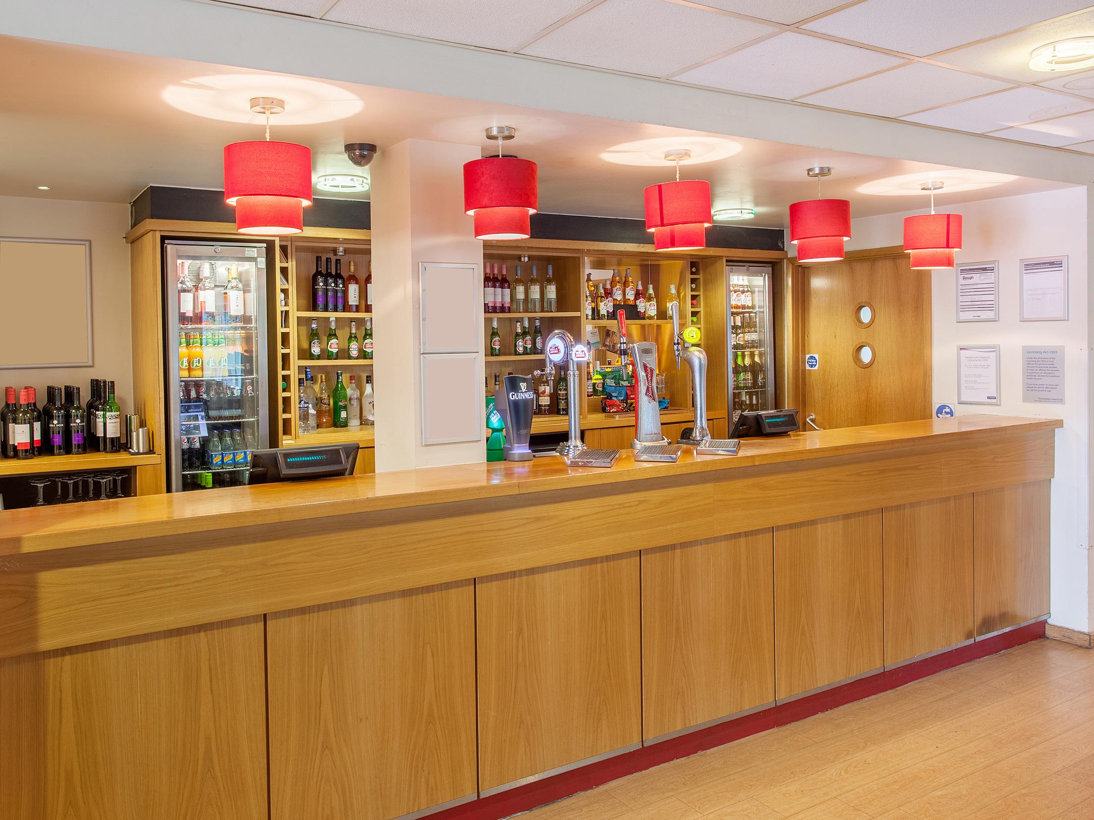 Ibis Budget London Heathrow T5 Slough Exterior photo