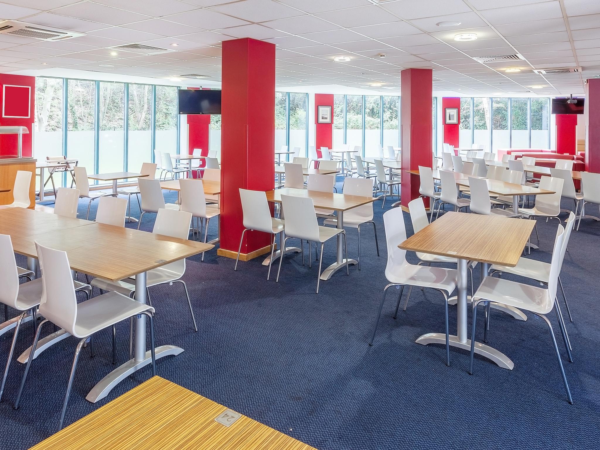 Ibis Budget London Heathrow T5 Slough Exterior photo