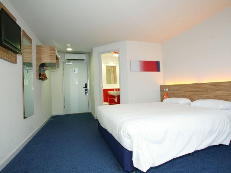 Ibis Budget London Heathrow T5 Slough Exterior photo