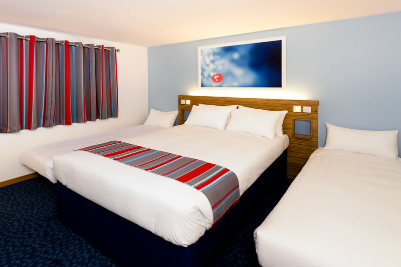 Ibis Budget London Heathrow T5 Slough Exterior photo