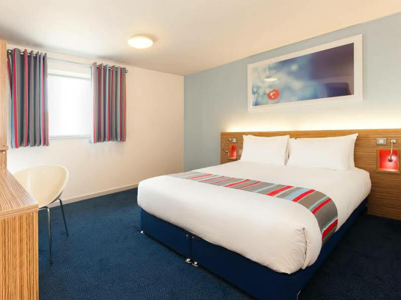 Ibis Budget London Heathrow T5 Slough Exterior photo